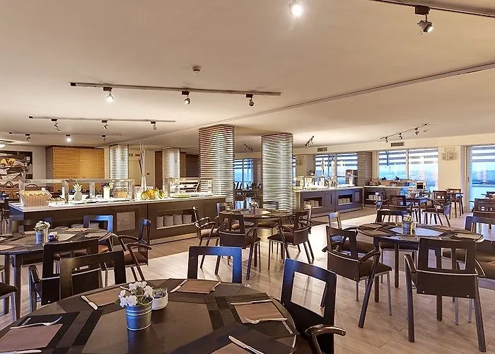 Отель Occidental Aran Park 4*