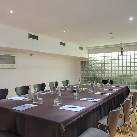 Occidental Aran Park 4*